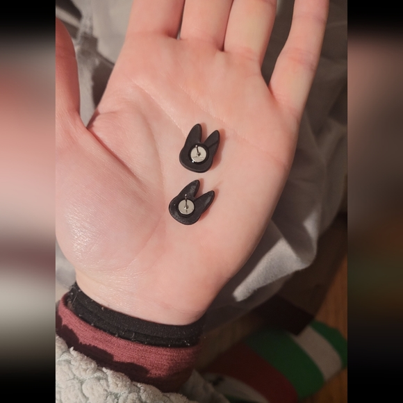 1 PAIR LEFT! Jiji Black Cat Earrings - Picture 5 of 9